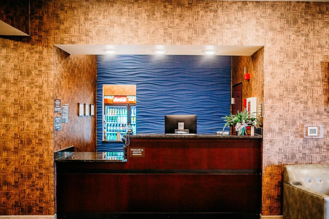Cobblestone Hotel & Suites インターナショナルフォールズ エクステリア 写真