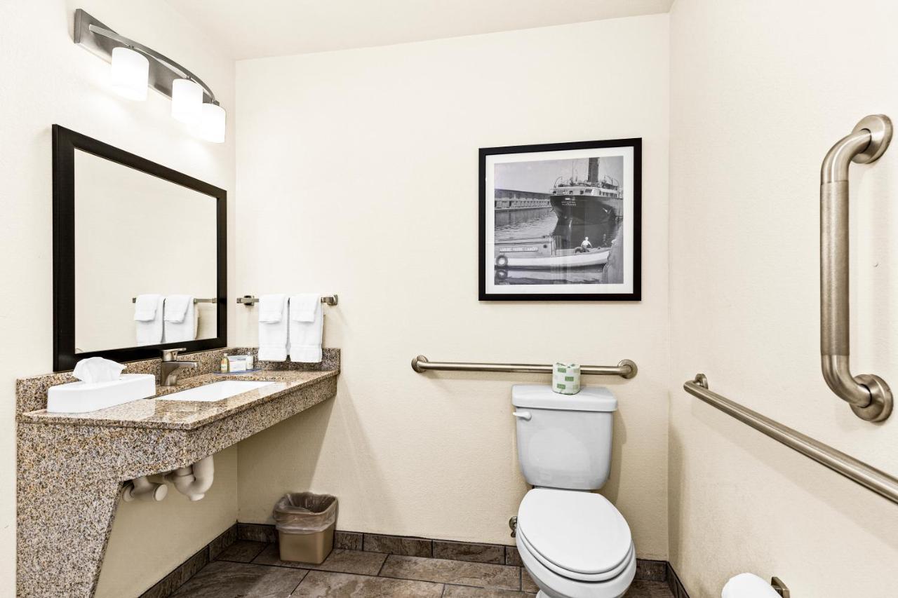 Cobblestone Hotel & Suites インターナショナルフォールズ エクステリア 写真